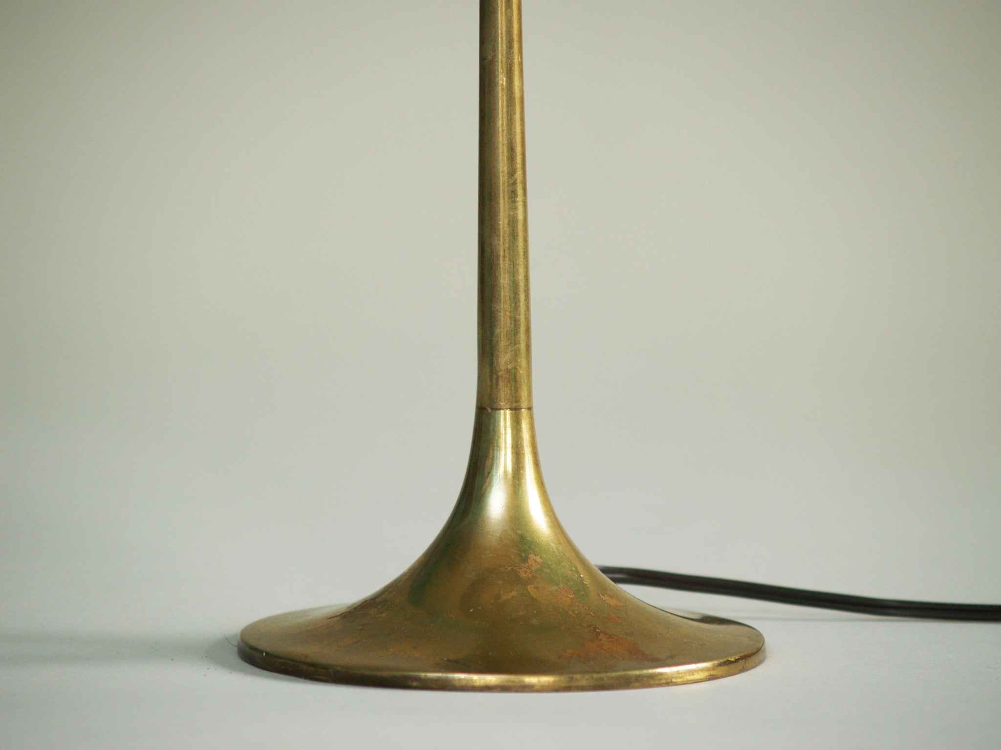 Lampe Grâce suédoise, Suède (vers 1940)..Swedish Grace Table lamp, Sweden (circa 1940)