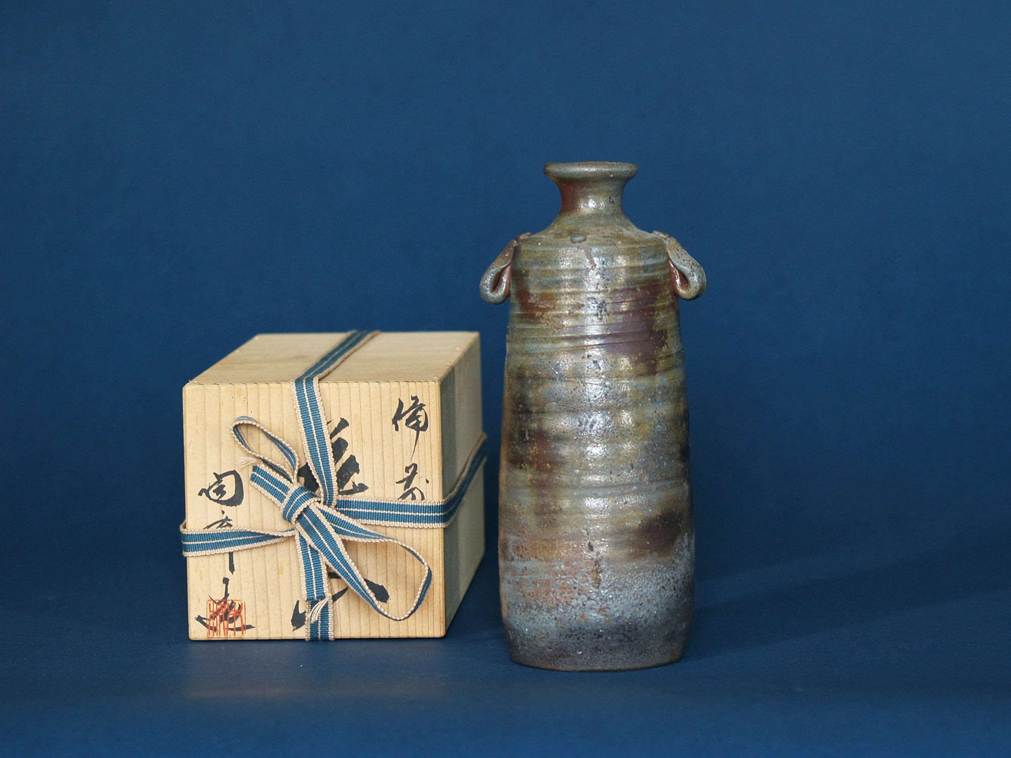 Vase Hanaire de Kimura Toho, Japon (vers 1980)..Bizen ware Hanaire vase by Kimura Toho, Japan (ca. 1980)