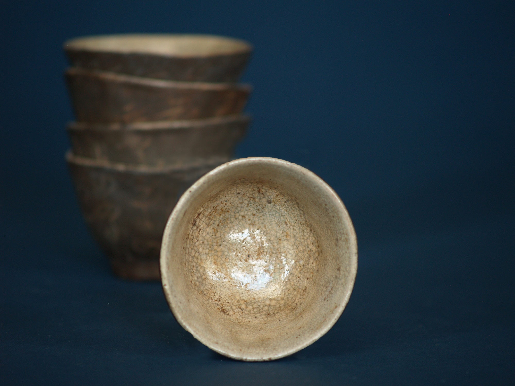 Service à thé à poème d'Otagaki Rengetsu, Yashima, Japon (vers 1880)..Otagaki Rengetsu Yashima ware Tea cups set, Japan (circa 1880)