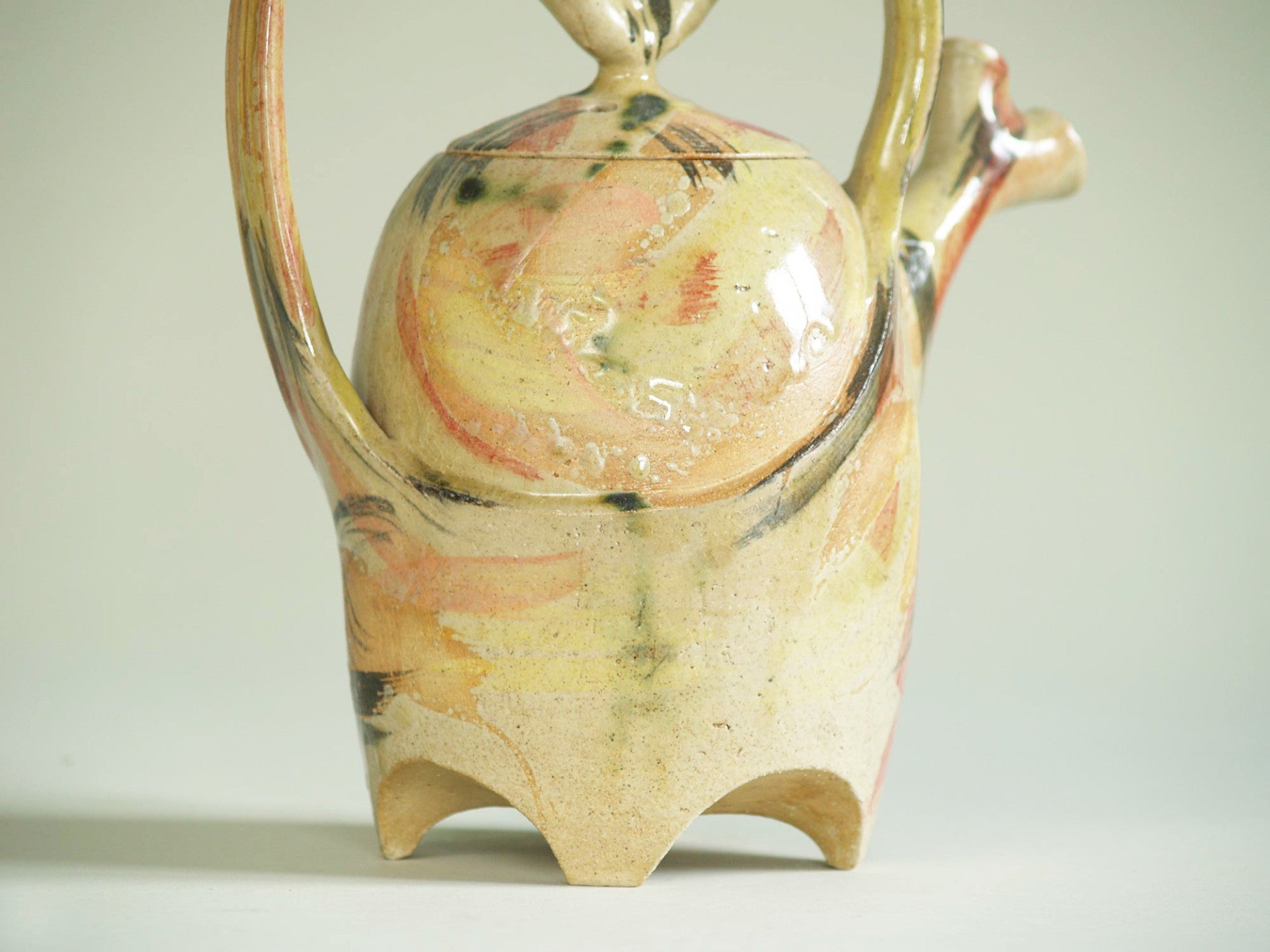 Théière sculpturale en grès, France (vers 1980)..Studio pottery Big Teapot, France (circa 1980)