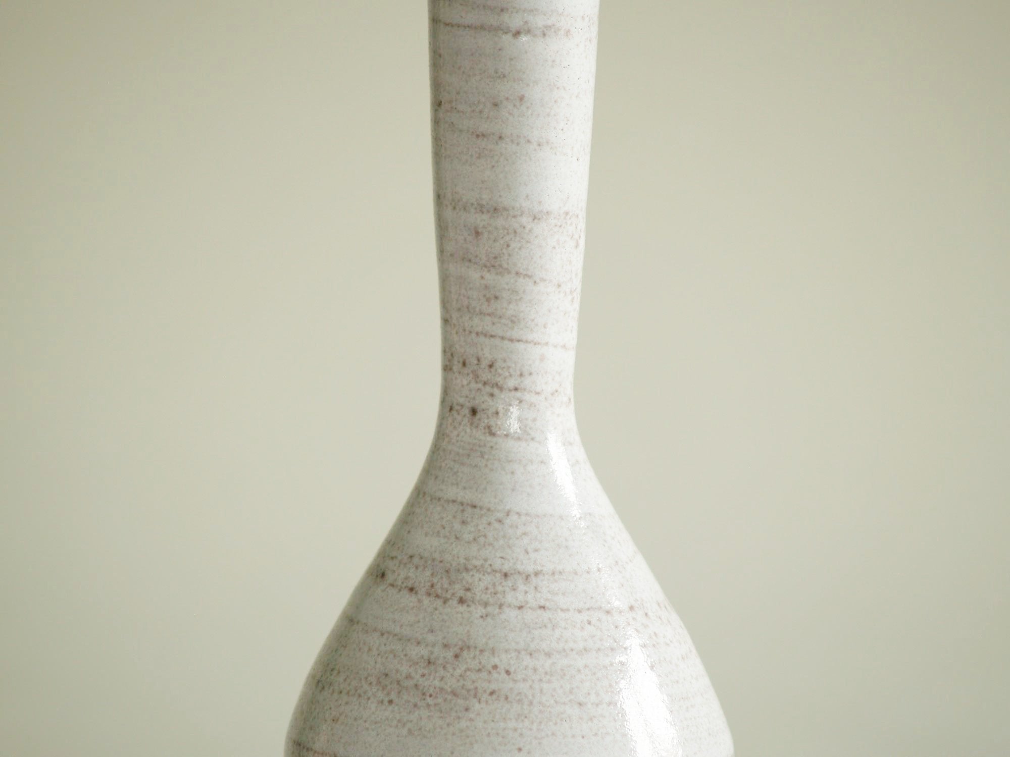 Vase bouteille par Grandjean&#x2011;Jourdan à Vallauris, France (vers 1958)..Vallauris vase by Grandjean Jourdan, France (ca. 1958)