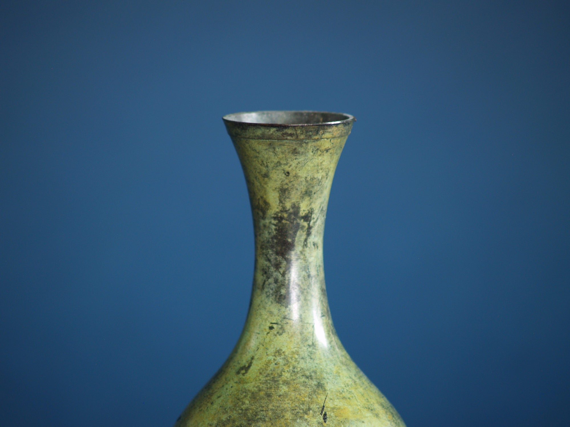 Vase Hanaire en bronze, Japon (Fin du XIXe siècle)..Kado Bronze vase, Japan (late 19th century)