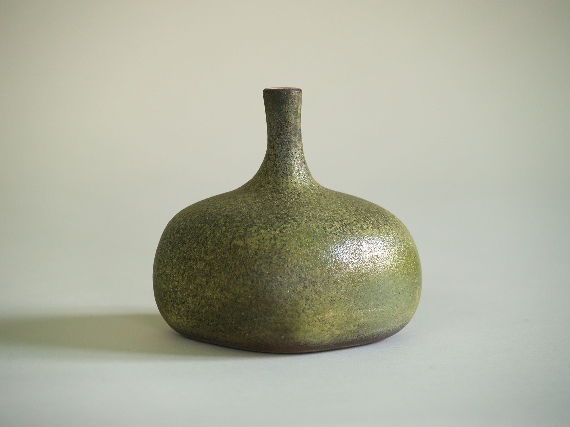 Vase boule de Jacques & Dani Ruelland, France (1960)..Vase by Jacques & Dani Ruelland, France (1960)