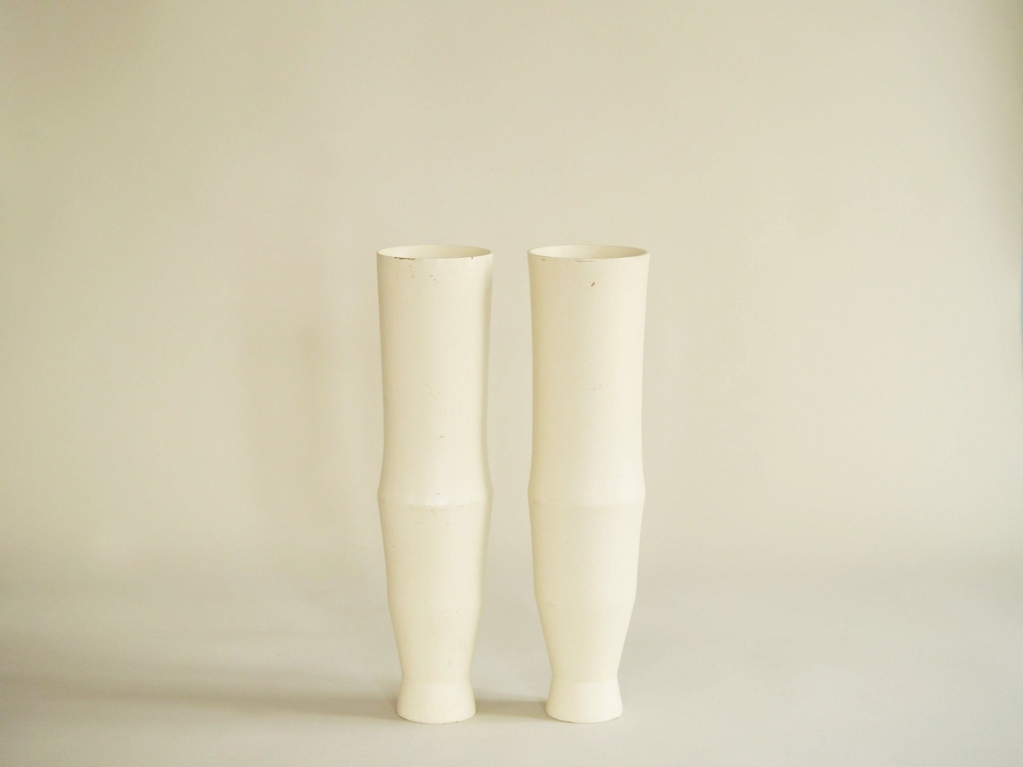 Paire de vases par Gilles Caffier, France (années 1990)..Set of vases by Gilles Caffier, France (circa 1990)