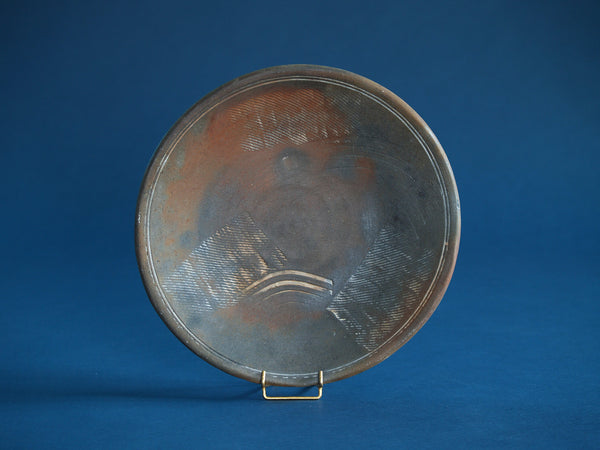 Plat japonisant d’Éric Astoul, France (vers 1997) - Collection Lambiotte..Japanese style freeform dish by Éric Astoul, France (circa 1997) - Collection Lambiotte
