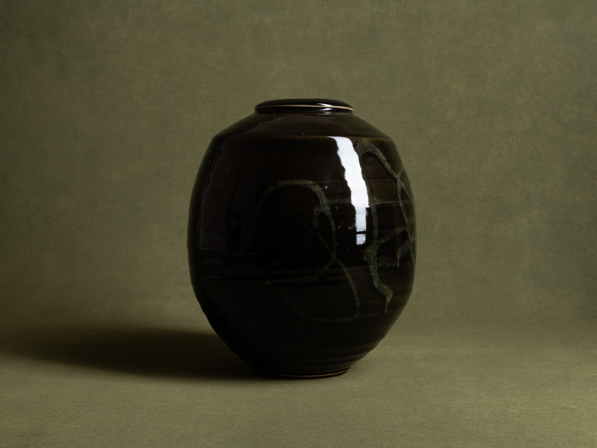 Grand vase à décor japonisant de Philippe Dubuc, France (vers 1980)..Huge japonist ceramic vase by philippe Dubuc, France (circa 1980)