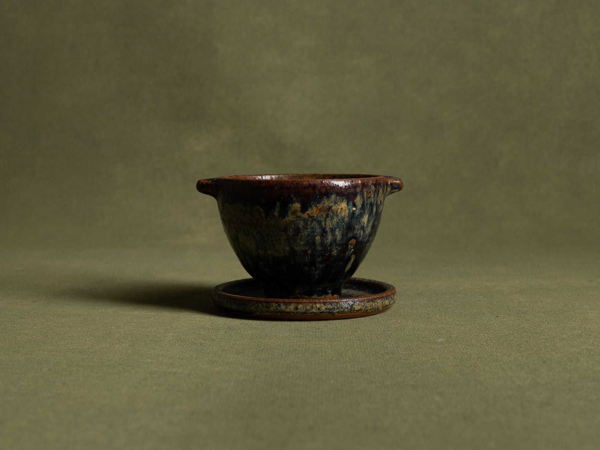 Bol à thé, suiveur de Gutte Eriksen, Danemark (Fin des années 1950 / début des années 1960)..Tea bowl, follower of Gutte Eriksen, Denmark (Late 1950s / early 1960s)