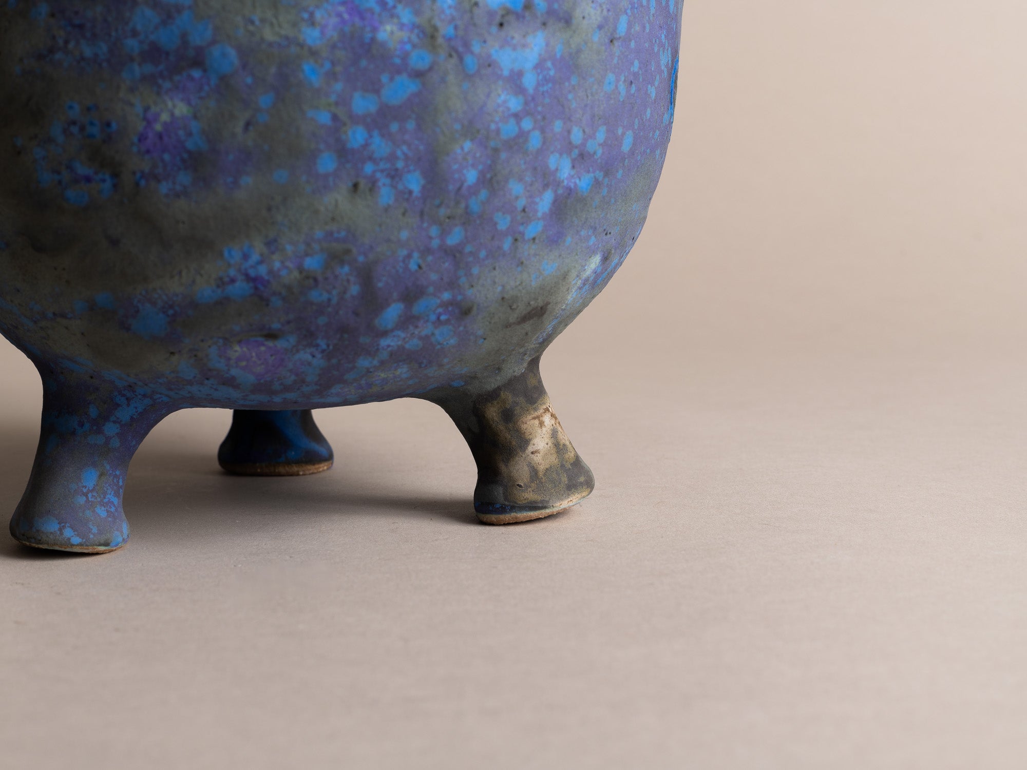Sculpture de forme libre d'Ashley Howard, Royaume-Uni (vers 1995)..Outstanding free form ceramic sculpture by Ashley Howard, United-Kingdom (circa 1995)