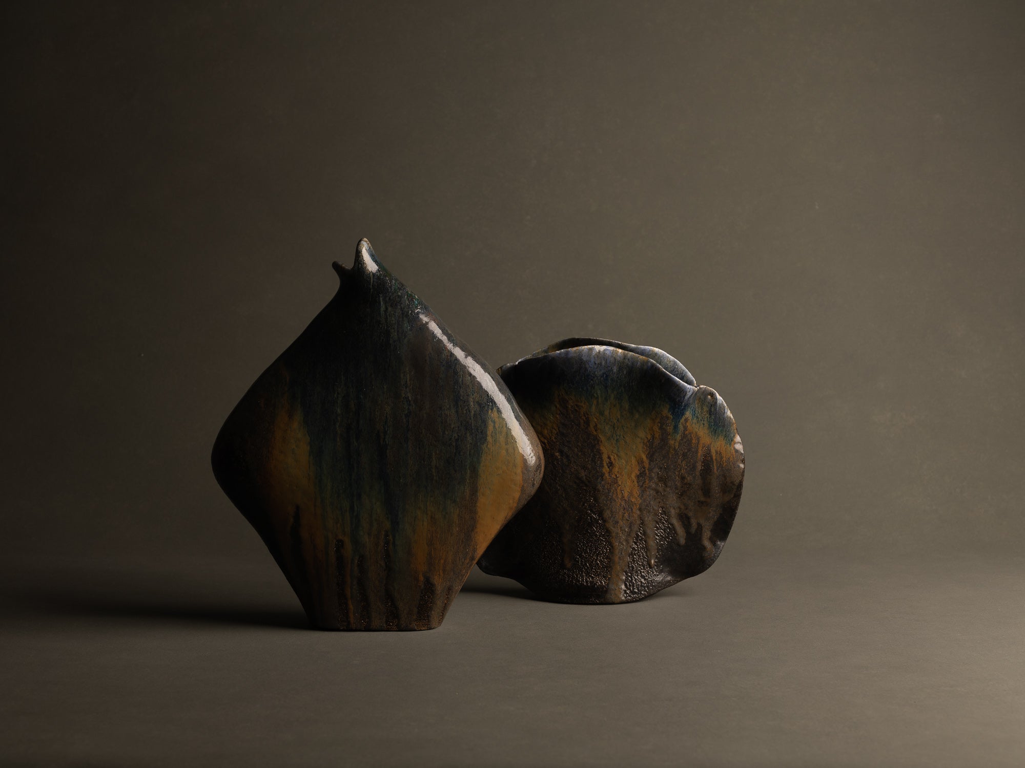 Duo de vases en grès de Brigitte Barten, Allemagne (1981)..Set of stoneware vases by Brigitte Barten, Germany (1981)