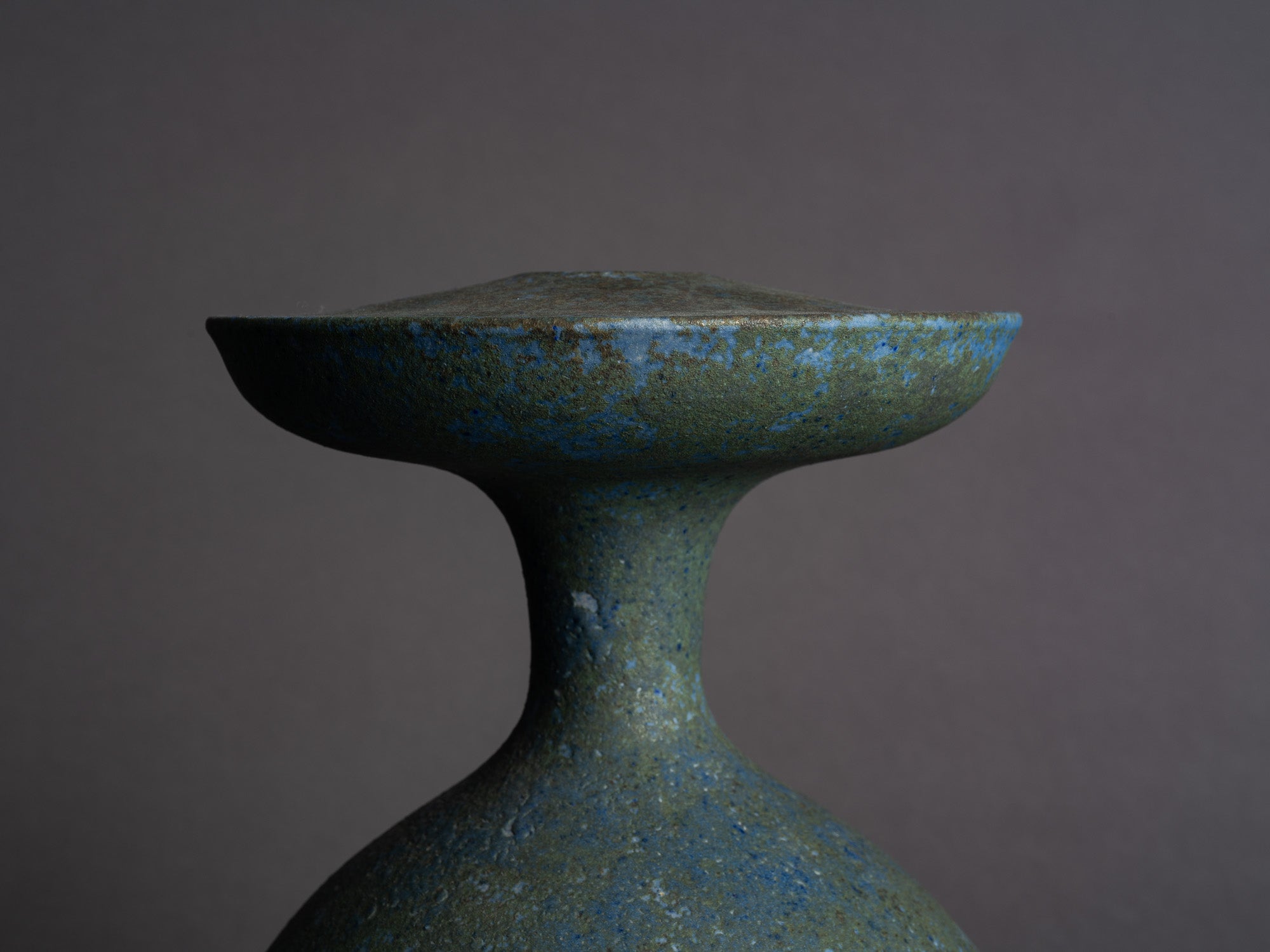 Vase biomorphique de Daniel Cavey, Italie (vers 2010)..Biomorphic sculptural vase by Daniel Cavey, Italy (circa 2010)