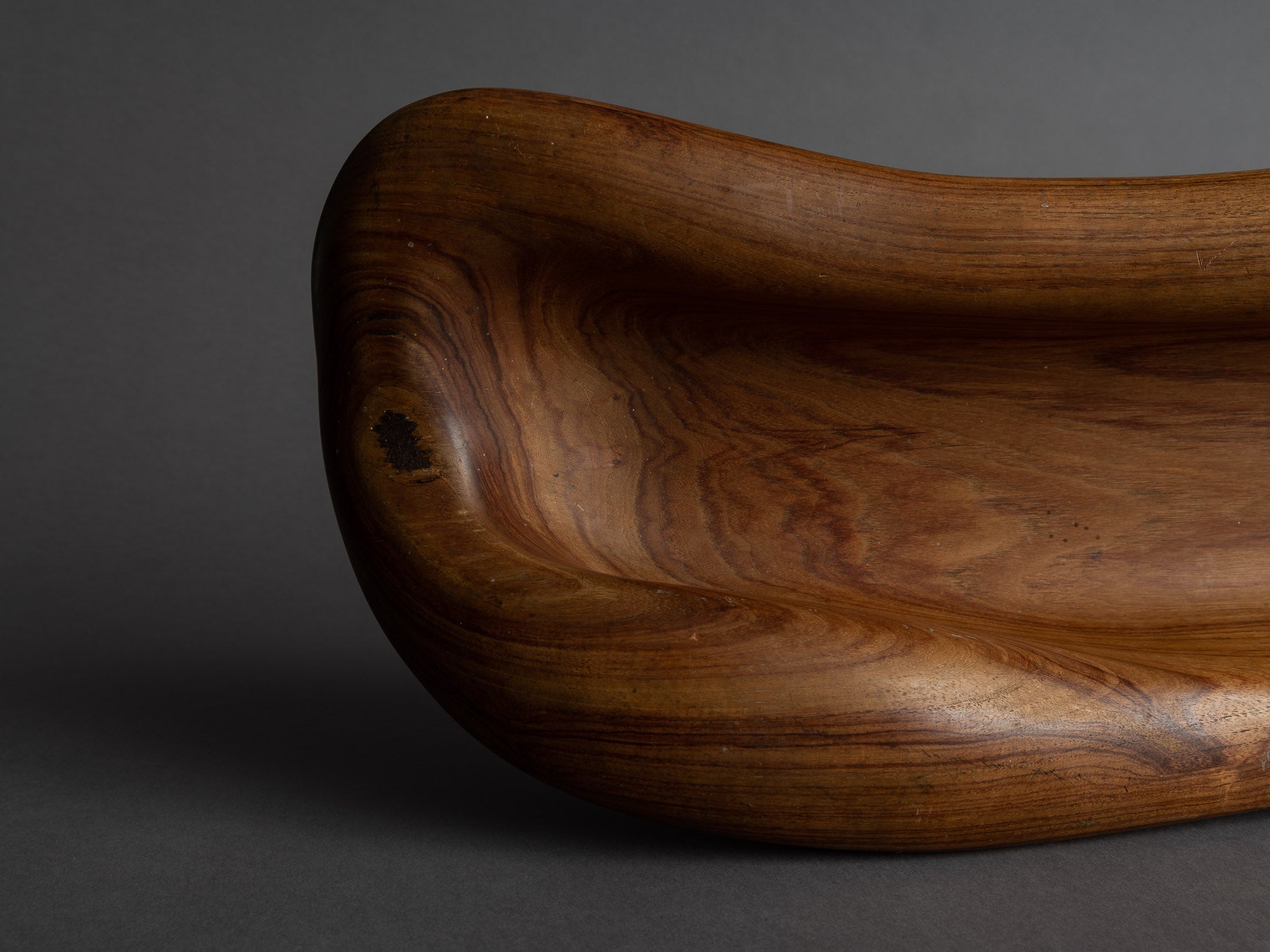 Rare garniture / centre de table de forme libre en palissandre monoxyle, France (vers 1955)..Rare Set of freeform carved rosewood bowls, France (circa 1955)