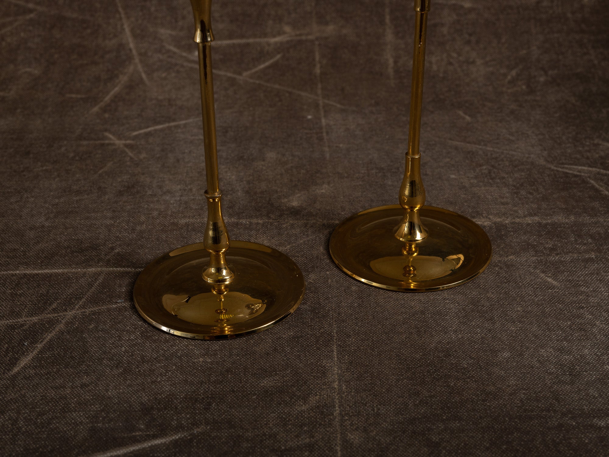 Paire de flambeaux, suiveur de Gunnar Ander, Suède (vers 1960)..Set of 2 candle holders, in the style of Gunnar Ander, Sweden (circa 1960)