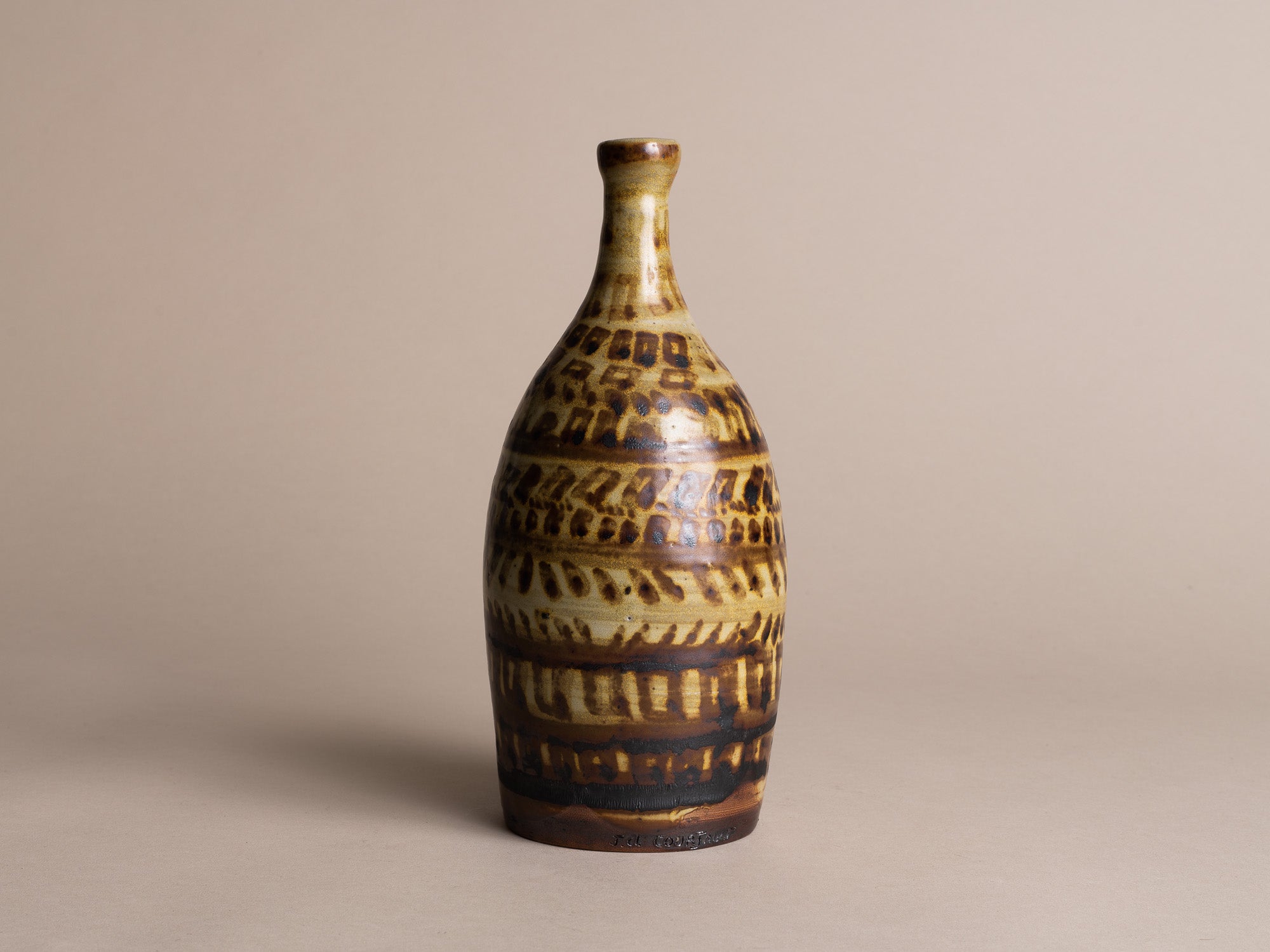 Vase africaniste de Jean-Claude Courjault, France (1962)..Africanist vase by Jean-Claude Courjault, France (1962)
