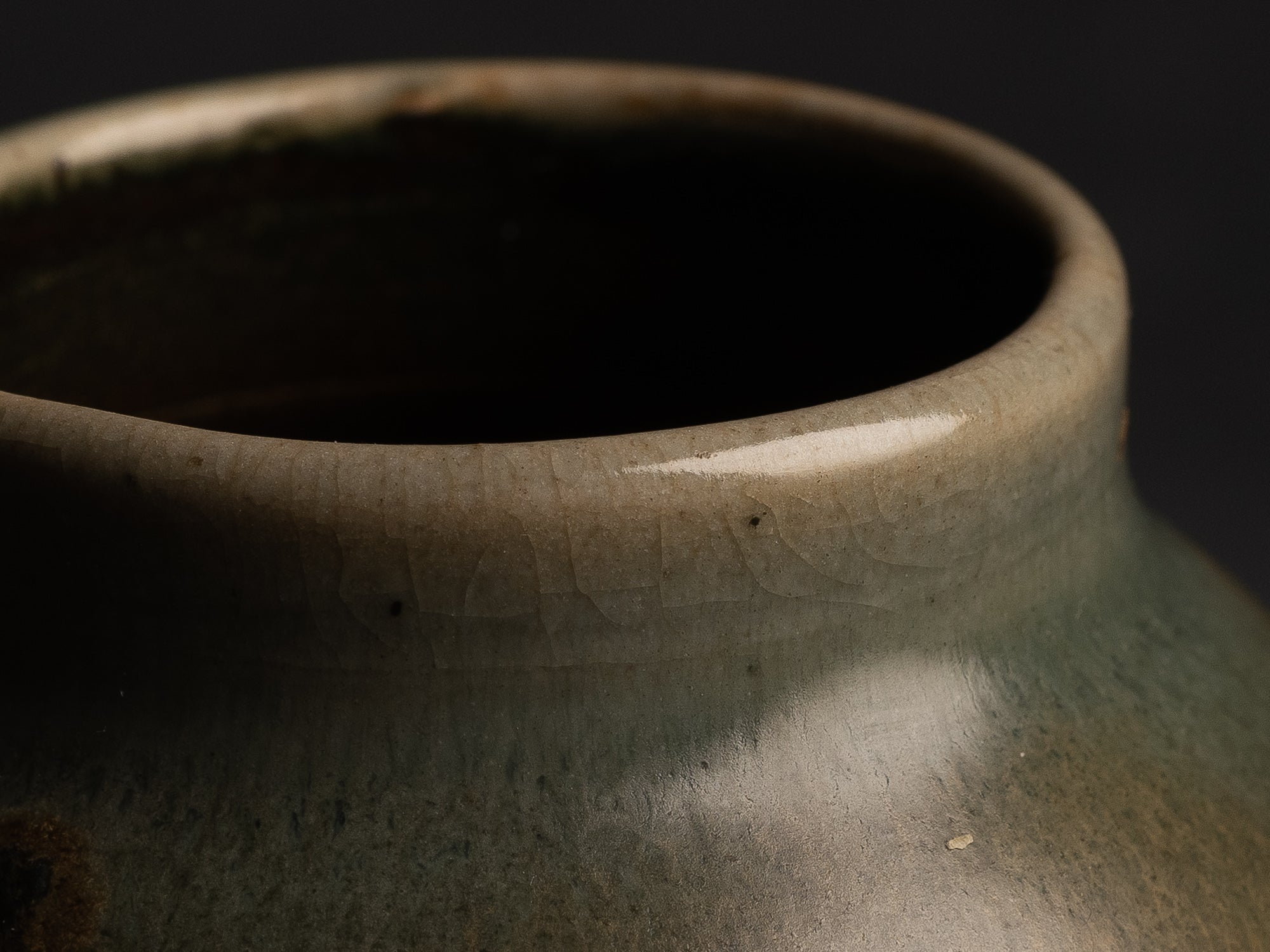 Vase bilobé en grès "fourrure de lièvre" de Jean Pointu, Atelier Pointu, France (vers 1906-10)..School of Carriès stoneware gourd-shaped vase by Jean Pointu, Atelier Pointu, France (circa 1906-10)