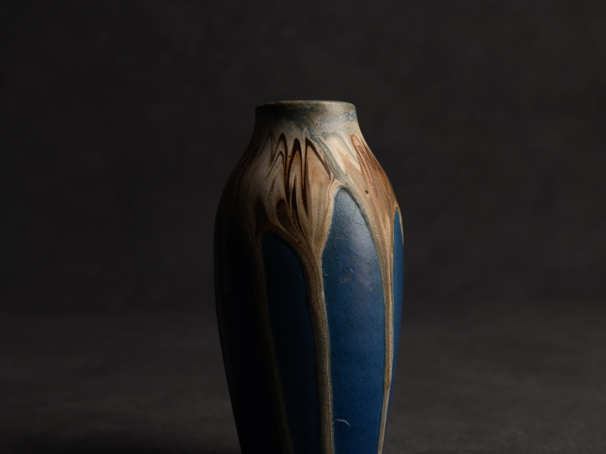 Vase balustre fuselé en grès de Jean Pointu, Atelier Pointu, France (vers 1906-10)..School of Carriès stoneware vase by Jean Pointu, Atelier Pointu, France (circa 1906-10)