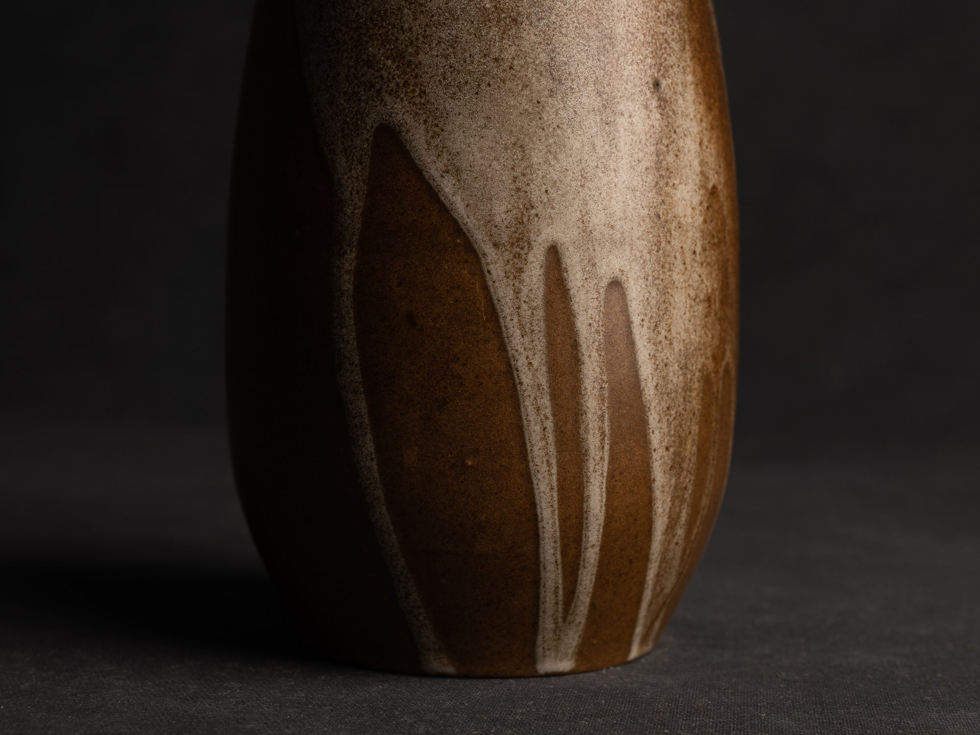 Vase ovoïde en grès japonisant de Léon Pointu, Atelier Pointu, France (vers 1910-25)..School of Carriès, ovoid japonisme stoneware vase by Léon Pointu, Atelier Pointu, France (circa 1910-25)