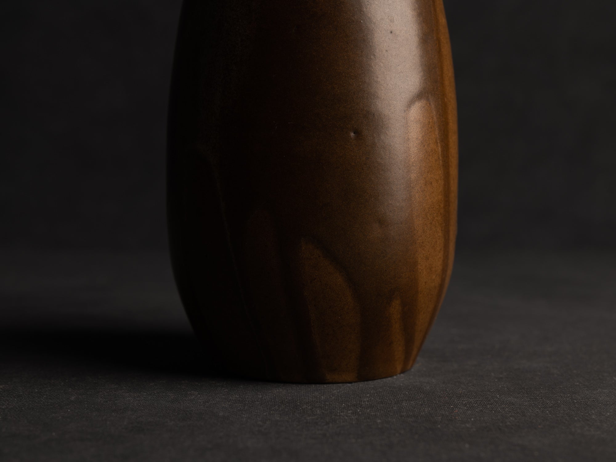 Vase ovoïde en grès japonisant de Léon Pointu, Atelier Pointu, France (vers 1910-25)..School of Carriès, ovoid japonisme stoneware vase by Léon Pointu, Atelier Pointu, France (circa 1910-25)