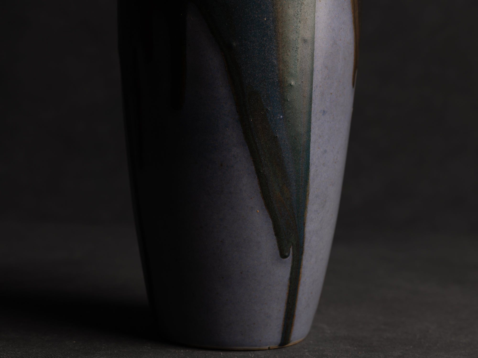 Vase balustre en grès de Léon Pointu, Atelier Pointu, France (vers 1925-30)..School of Carriès, stoneware ovoid vase by Léon Pointu, Atelier Pointu, France (circa 1925-30)