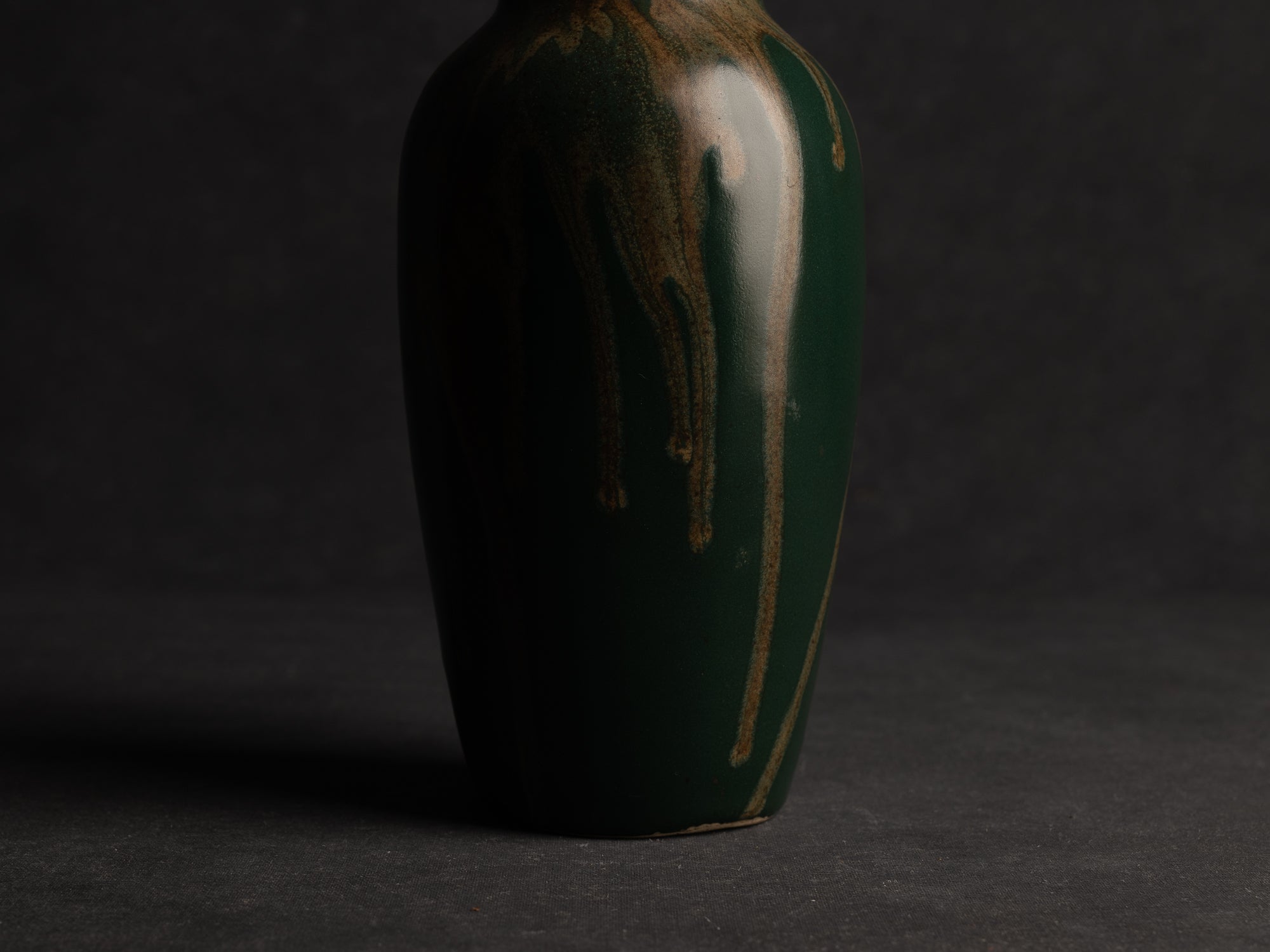 Vase balustre en grès de Léon Pointu, Atelier Pointu, France (vers 1910-25)..School of Carriès, Stoneware ovoid vase by Léon Pointu, Atelier Pointu, France (circa 1910-25)