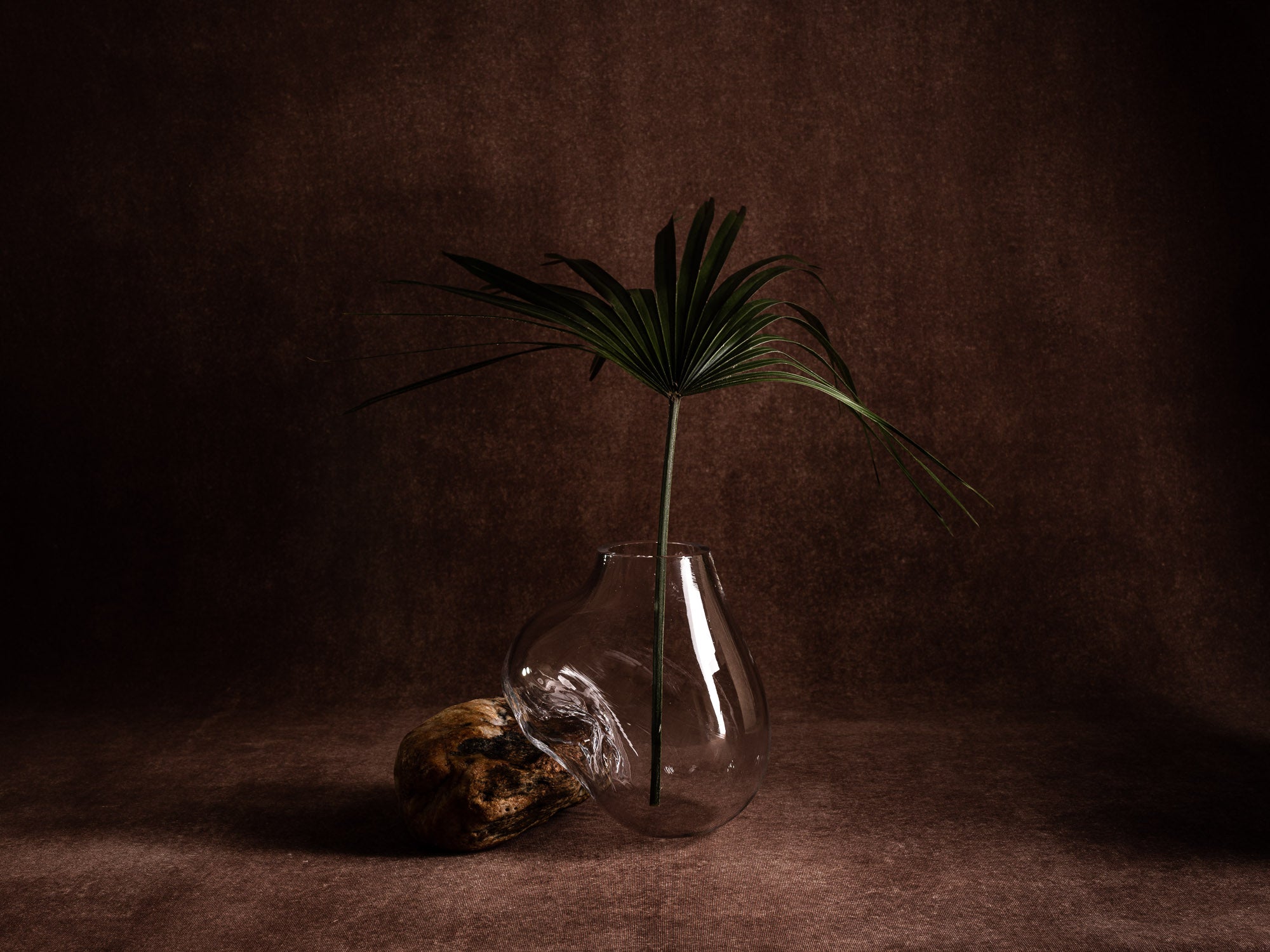 Vase&#x2011;sculpture "Gallus" de Lætitia Jacquetton, France (2021)..Sculpture&#x2011;vase "Gallus" by Lætitia Jacquetton, France (2021)