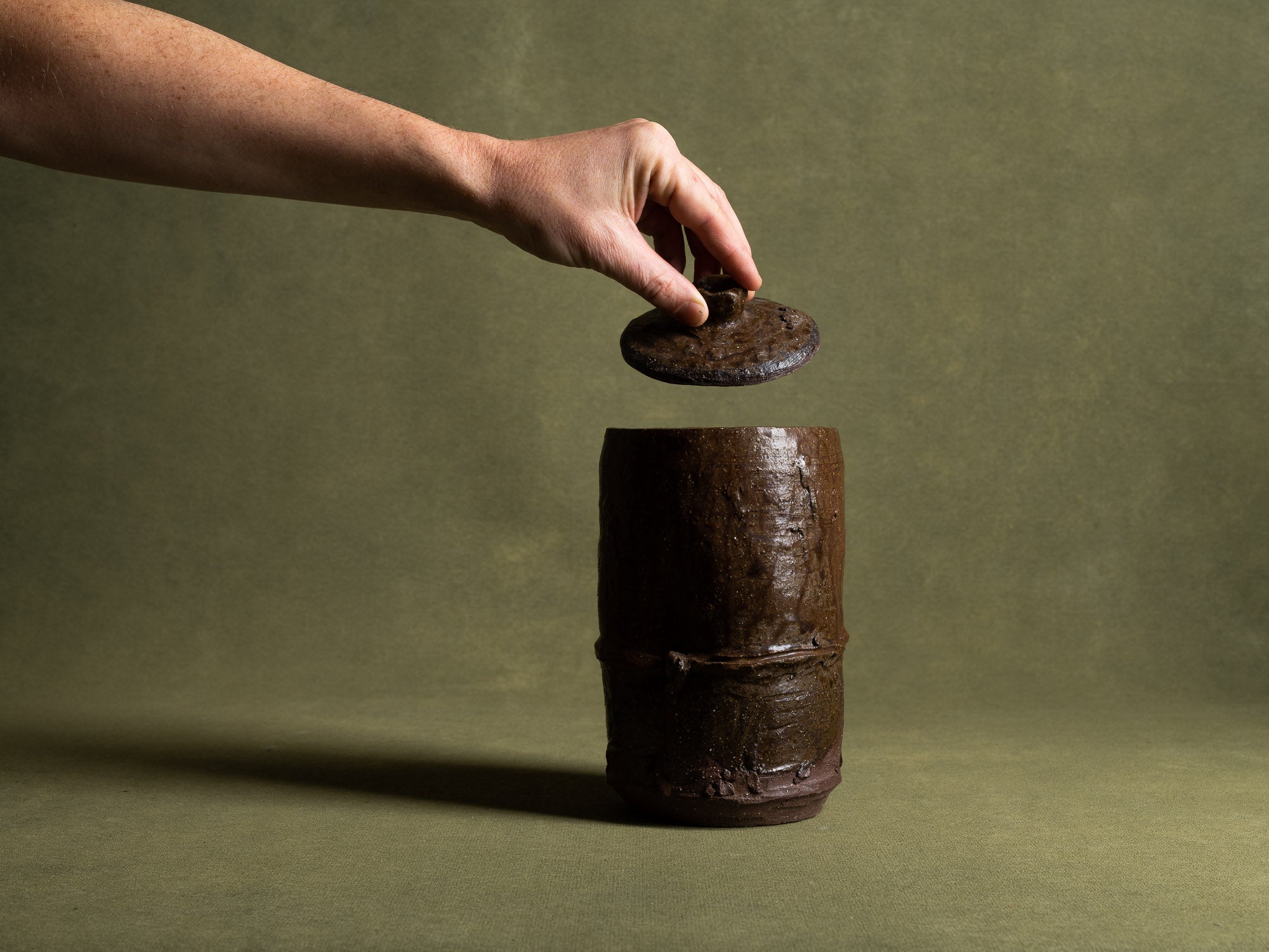 Mizusashi, pot couvert à eau, Japon (ère Shōwa)..Seto ware water pot Mizusashi , Japan (Shōwa era)