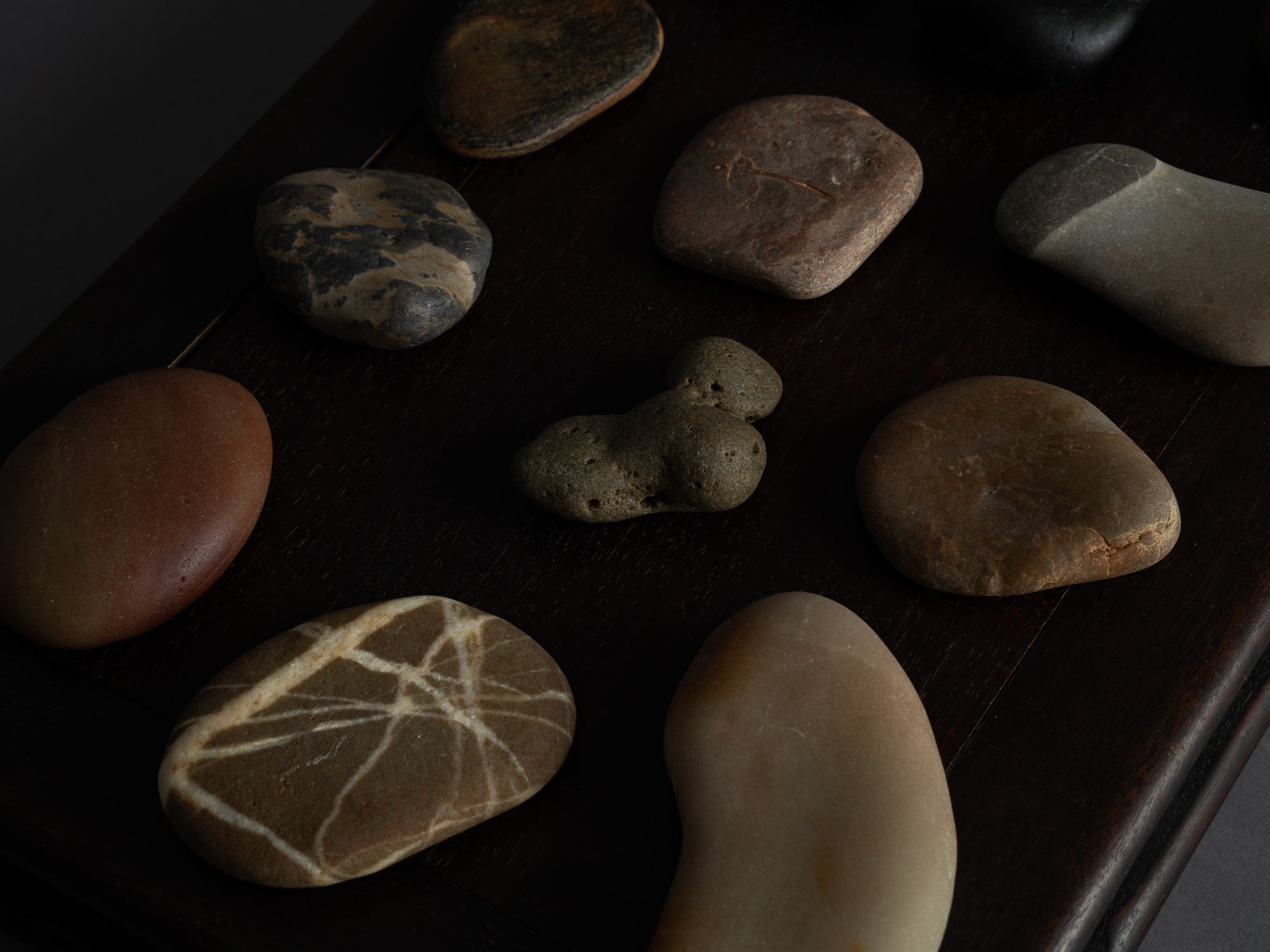 Mitate, collection de pierres et leur support, France..Mitate, Stones collection, France