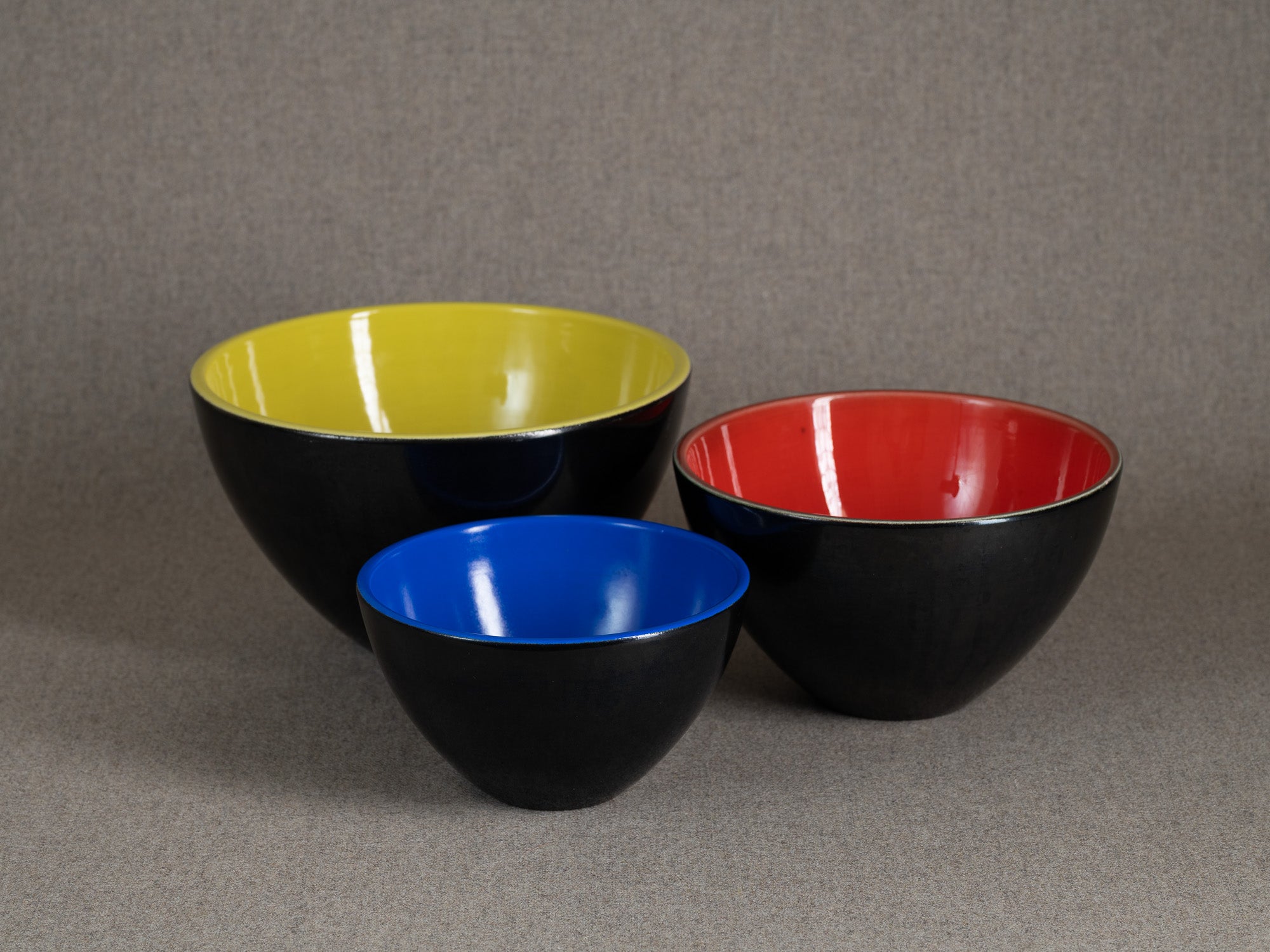 Suite de coupes gigognes "constructivistes" par Fernand Elchinger à Soufflenheim, France (vers 1955-58)..Set of 3 "bauhaus" bowls by Fernand Elchinger in Soufflenheim, France (circa 1955-58)