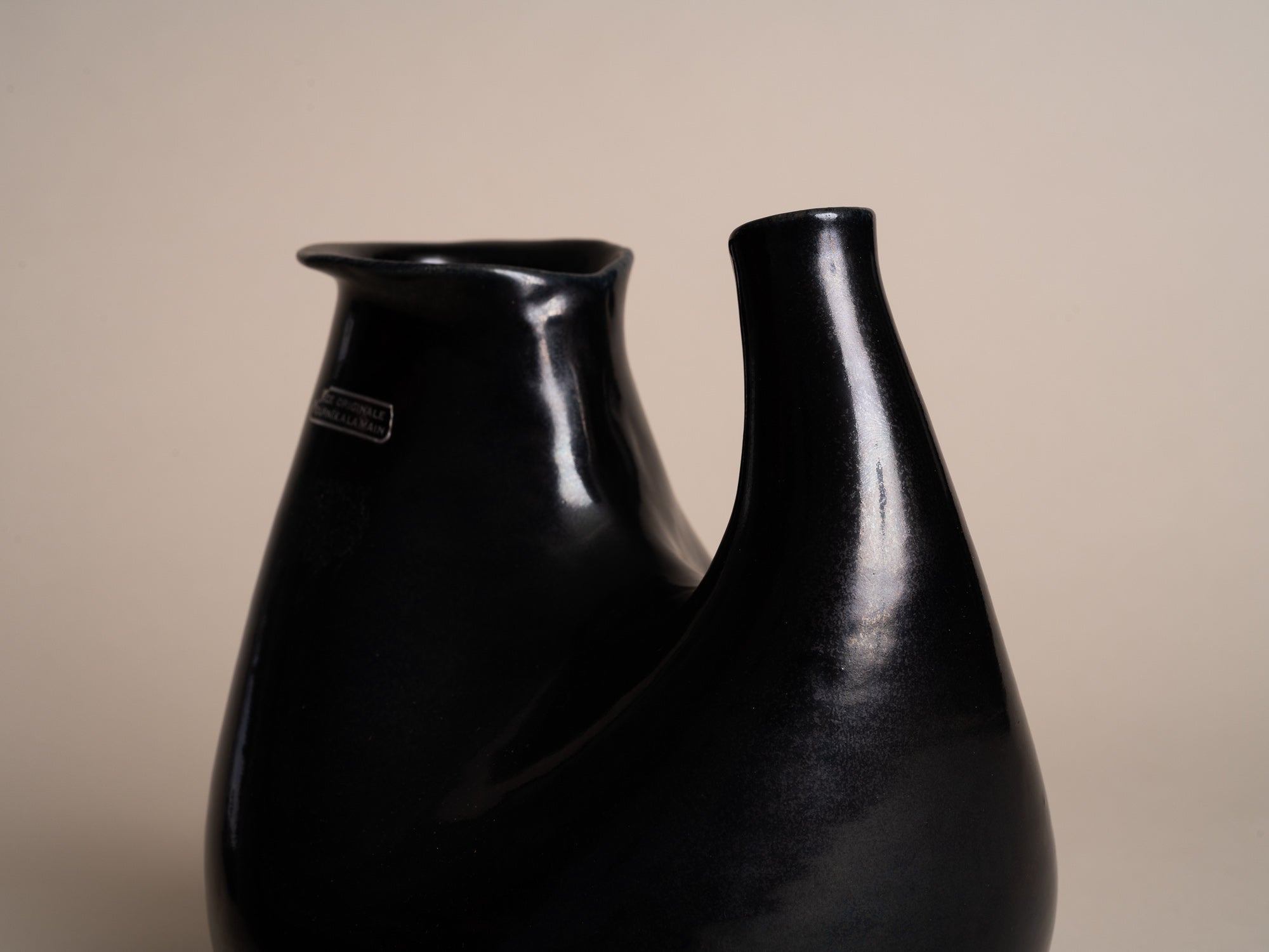 Vase biomorphique des Potiers d'Accolay, France (vers 1955)..Freeform Vase by les Potiers d'Accolay, France (ca 1955)