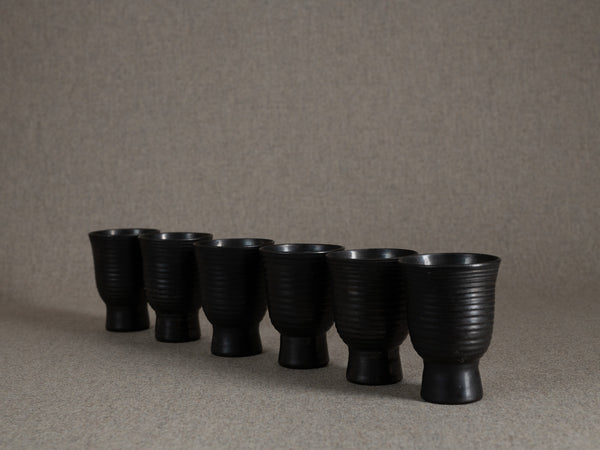 Service de tasses par les potiers d'Accolay, France (vers 1950-55)..Set of 6 cups / bowls by les potiers d'Accolay, France (circa 1950-55)