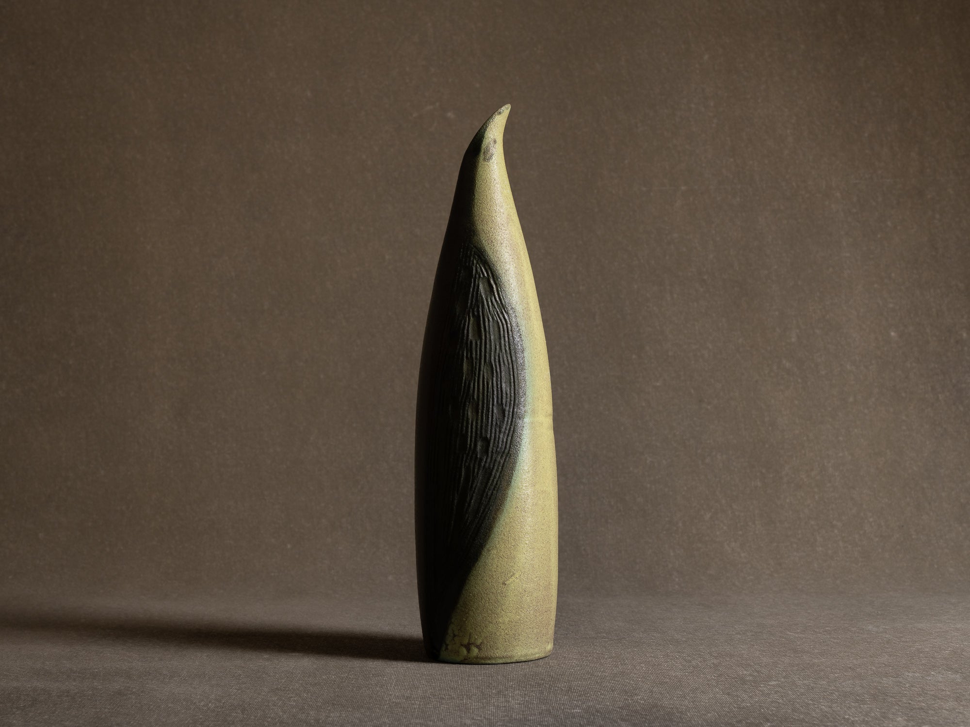 Rare vase "manchot" des Potiers d'Accolay, France (vers 1955)..Freeform "penguin" Vase by les Potiers d'Accolay, France (ca 1955)