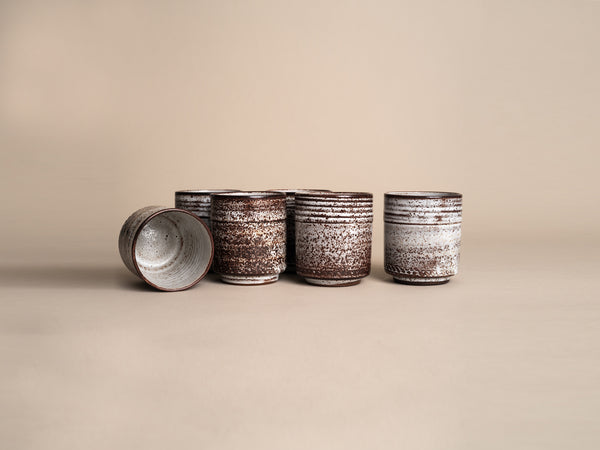Service de gobelets de Roger Collet à Vallauris, France (vers 1960)..Set of Vallauris Teacups by Roger Collet, France (ca. 1960)