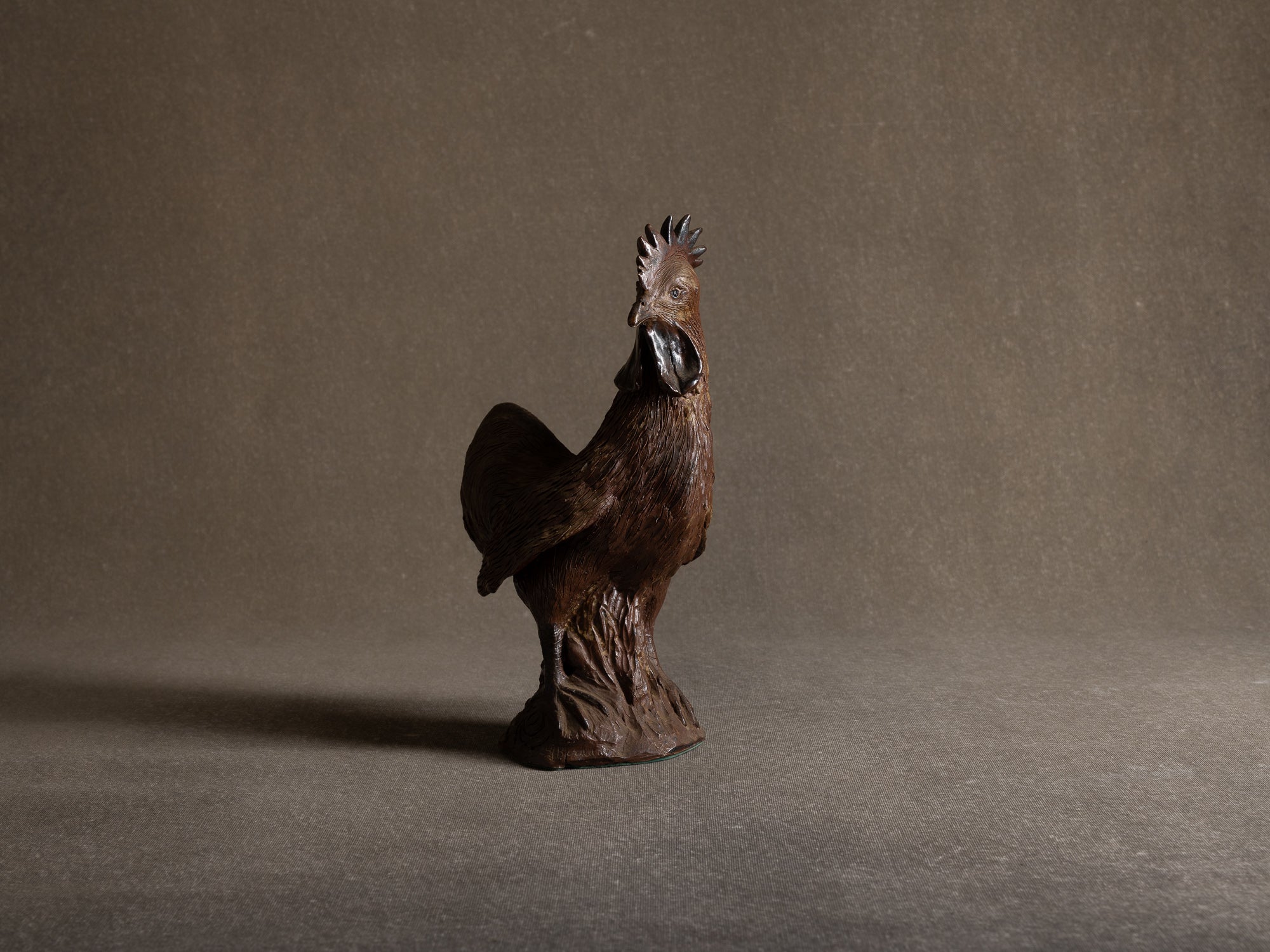 Sculpture animalière en grès de La Borne par G. Bernard, coq, France (années 1970-80)..La Borne stoneware rooster sculpture, France (1970-80's)