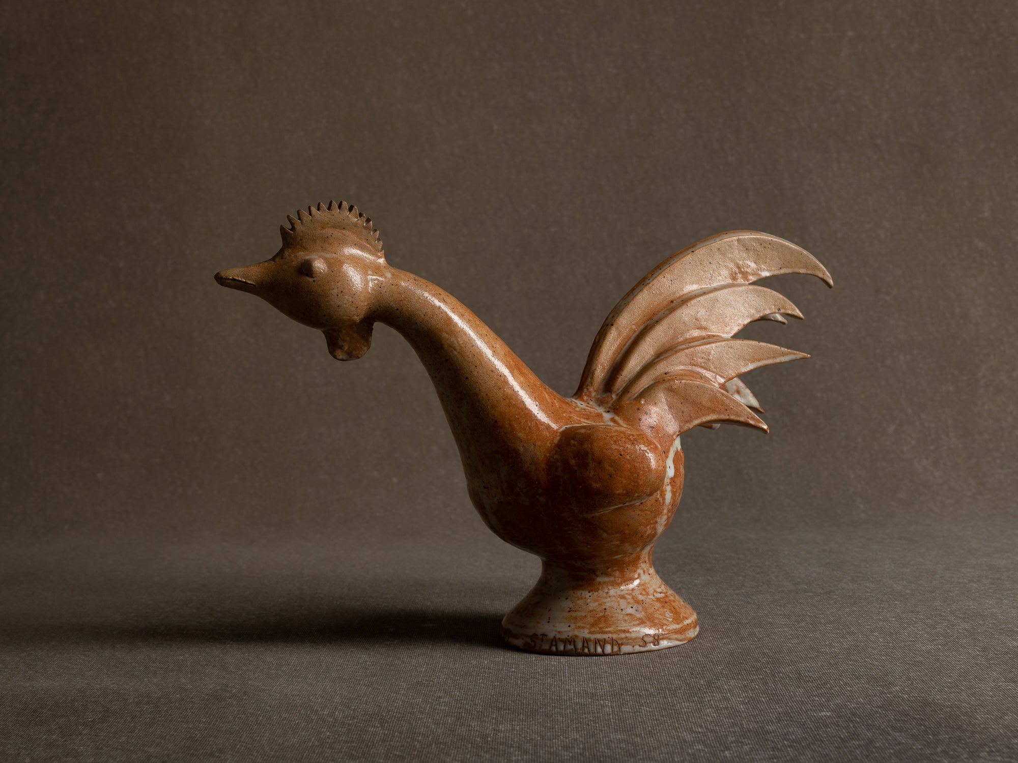 Sculpture zoomorphe / épi de faitage en grès de Puisaye de l'Atelier Mallet, France (1958)..Stoneware zoomorphic rooster sculpture vase by Atelier Mallet, France (1958)