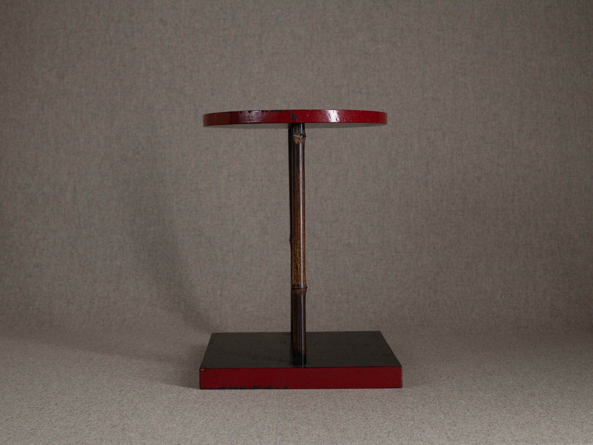 Table à thé Tana pour la cérémonie du thé / guéridon en laque, Japon (Début de l'ère Shōwa)..Mingei Tana, tea ceremony table or stand / occasional table, Japan (Early Shōwa era)