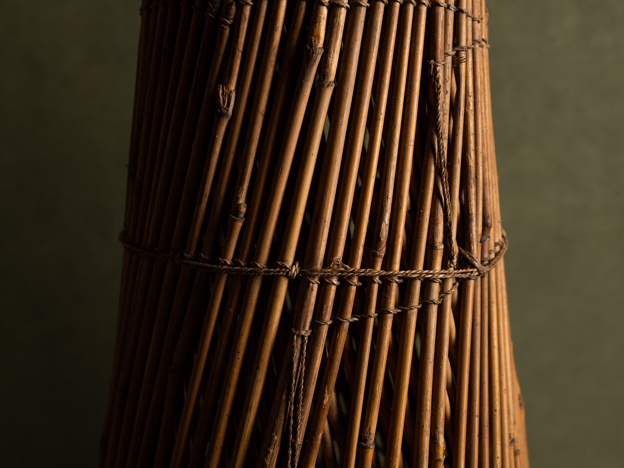 Rares nasses à poisson en vannerie de la vallée du Logone, Tchad (milieu du XXe siècle)..Rare basketwork fish traps from Logone Valley, Chad (mid 20th century)