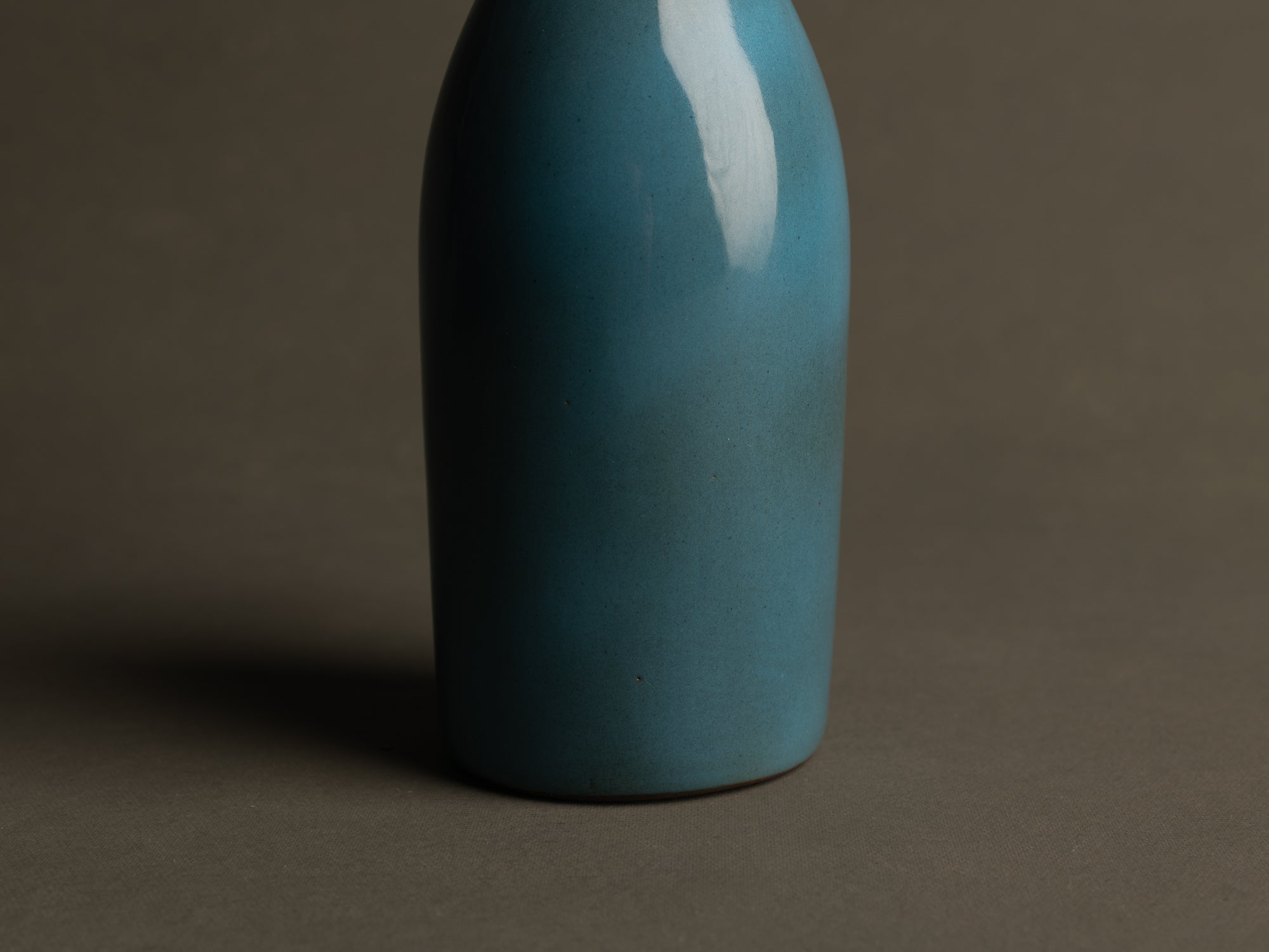 Vase bouteille de Jean Chatoney, France (vers 1960)..Vase by Jean Chatoney, France (circa 1960)