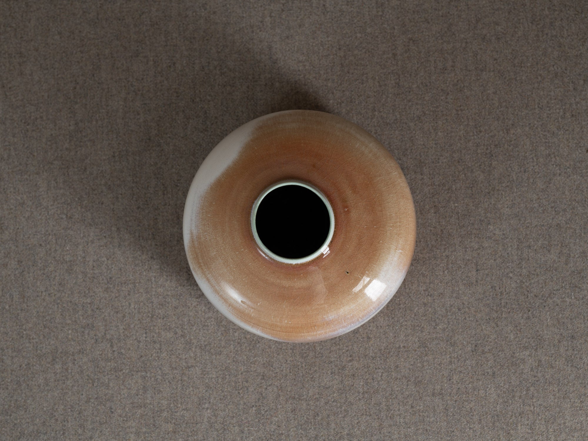 Rare vase "oursin" en grès de Georges Jouve, France (vers 1960)..Rare stoneware "oursin" vase by Georges Jouve, France (circa 1960)