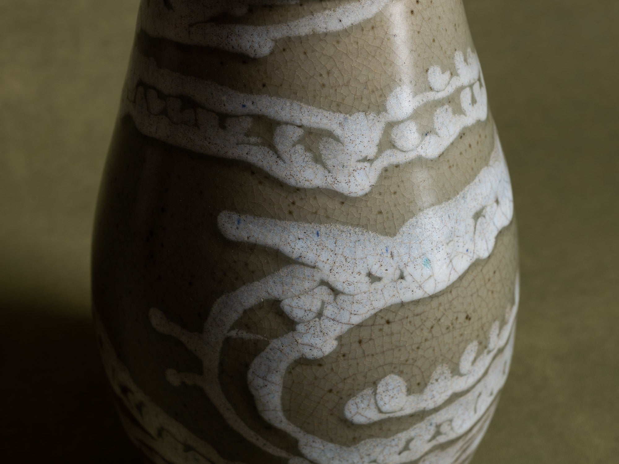Rare vase japonisant de Charlotte Chauchet-Guilleré pour Primavera, France (vers 1914)..Japonisme celadon vase by Charlotte Chauchet-Guilleré for Primavera, France (ca. 1914)