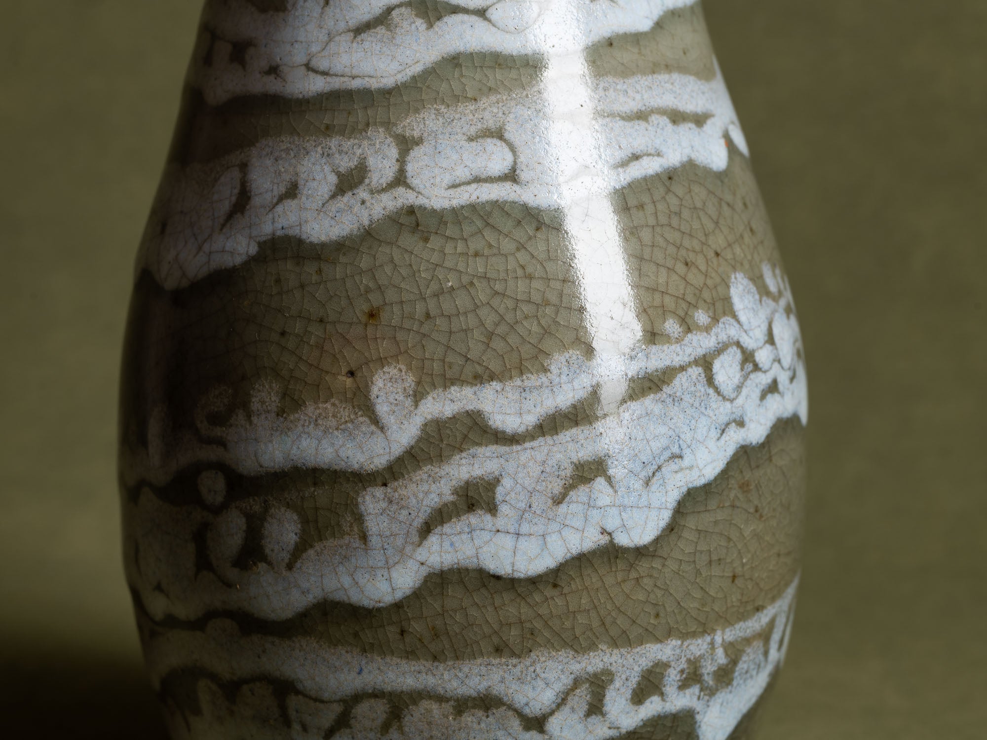 Rare vase japonisant de Charlotte Chauchet-Guilleré pour Primavera, France (vers 1914)..Japonisme celadon vase by Charlotte Chauchet-Guilleré for Primavera, France (ca. 1914)