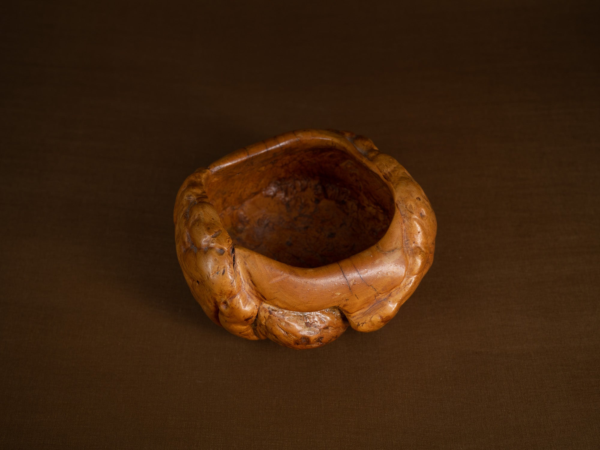 Bol / Coupe paysanne monoxyle en bouleau, Suède (début du XXe siècle)..Peasant birch burl bowl, Sweden (early 20th century)