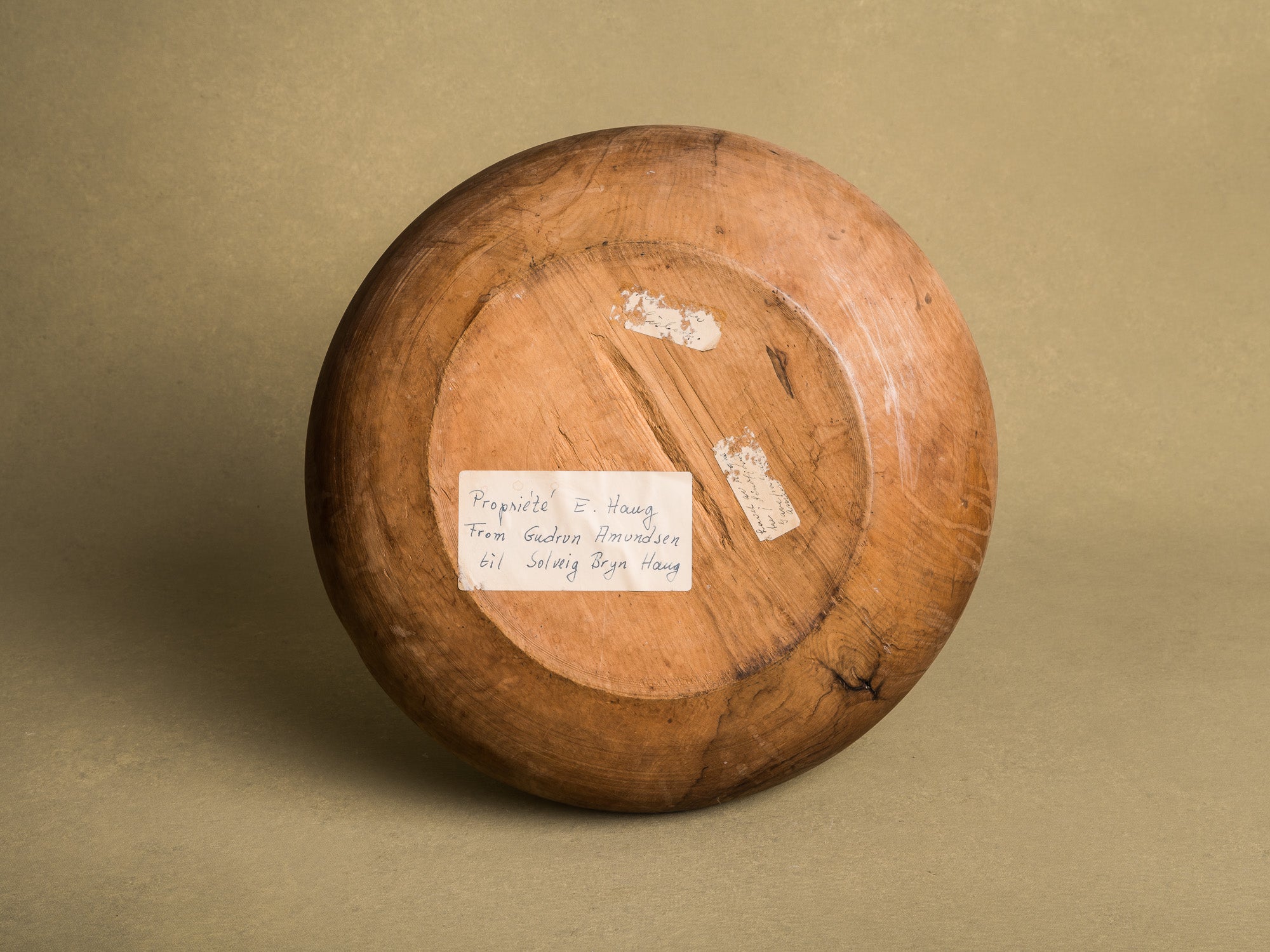 Rare et ancienne coupe de mariage en bouleau, art paysan, Norvège (XIXe siècle)..Unique Old birchwood carved wedding bowl, Peasant art, Norway (19th century)