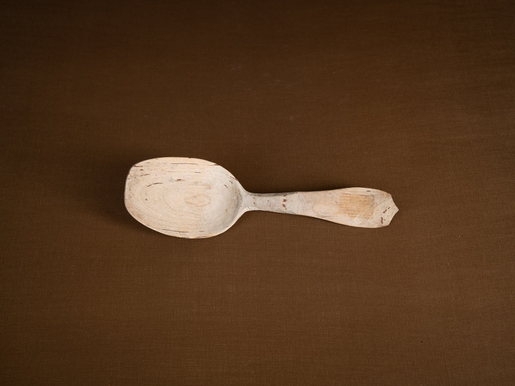 Collection de cuillères paysannes monoxyles, Suède (Fin du XIXe/ début du XXe siècle)..Collection of dugout peasant spoons, Sweden (late 19th/early 20th century)
