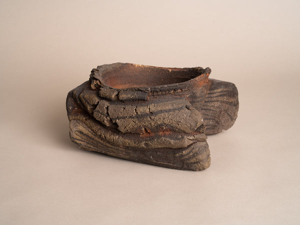 Importante coupe d’Éric Astoul à la Borne, France (vers 2000) - Collection Lambiotte..Large freeform La Borne stoneware bowl by Éric Astoul, France (circa 2000) - Collection Lambiotte