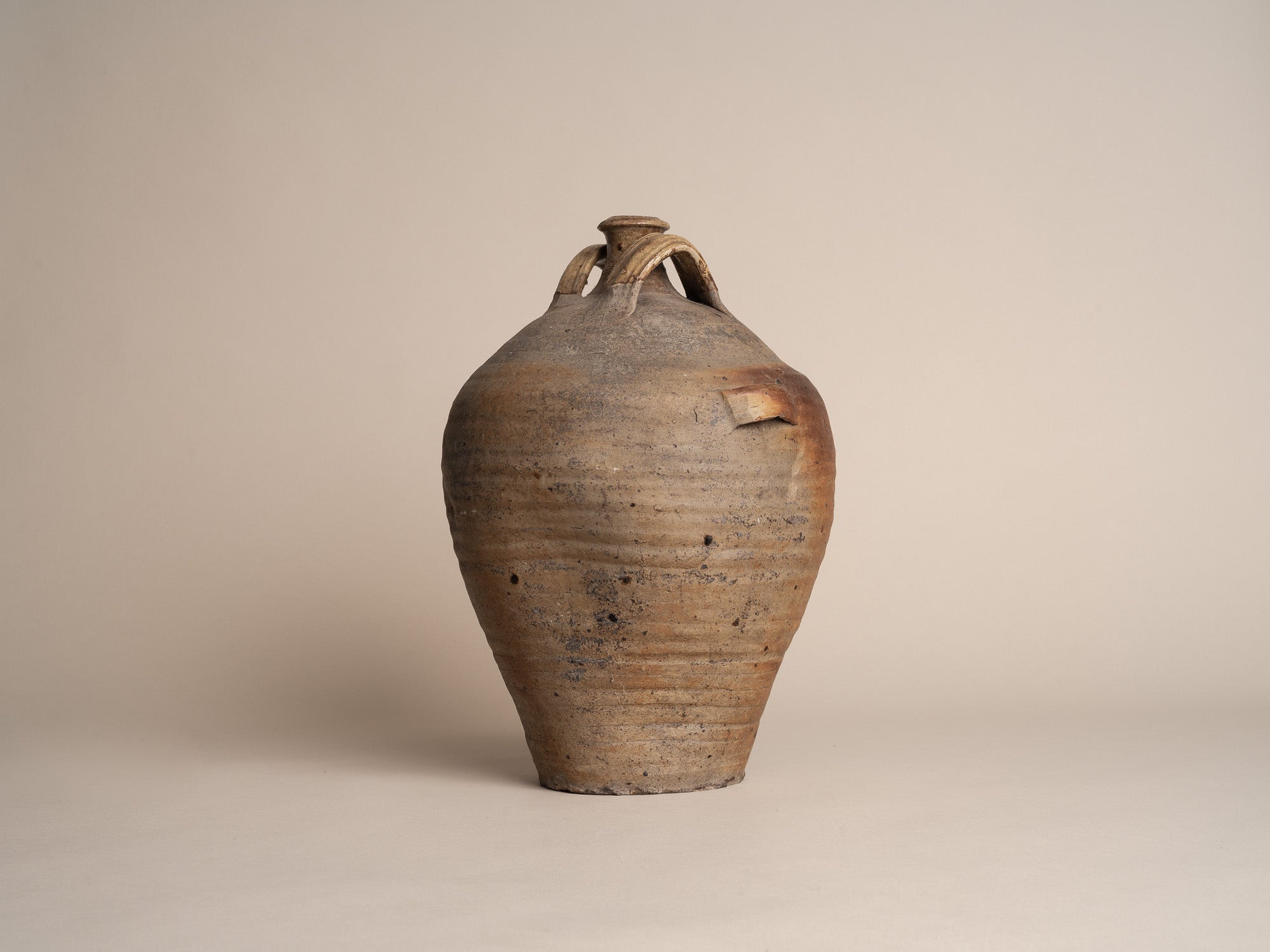 Bombonne à quatre anses en grès de la Borne, France (XVIIe / XVIIIe siècles)..Stoneware folk bottle pot by anonymous La Borne potters, France (17th / 18th century)