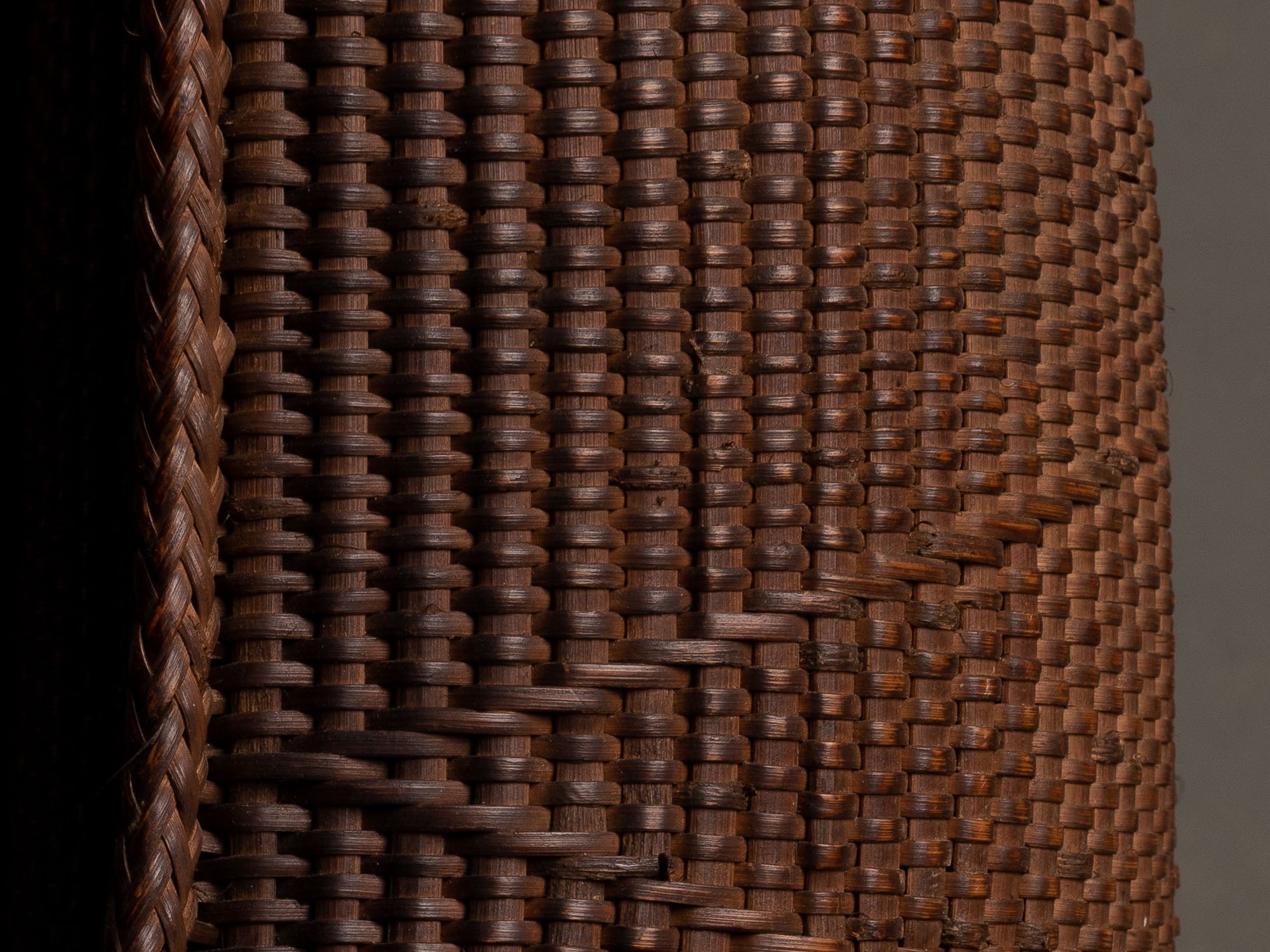 Panier hotte à tabac en bambou, Vietnam (milieu du XXe siècle)..Bamboo tobacco basket, Vietnam (mid-20th century)