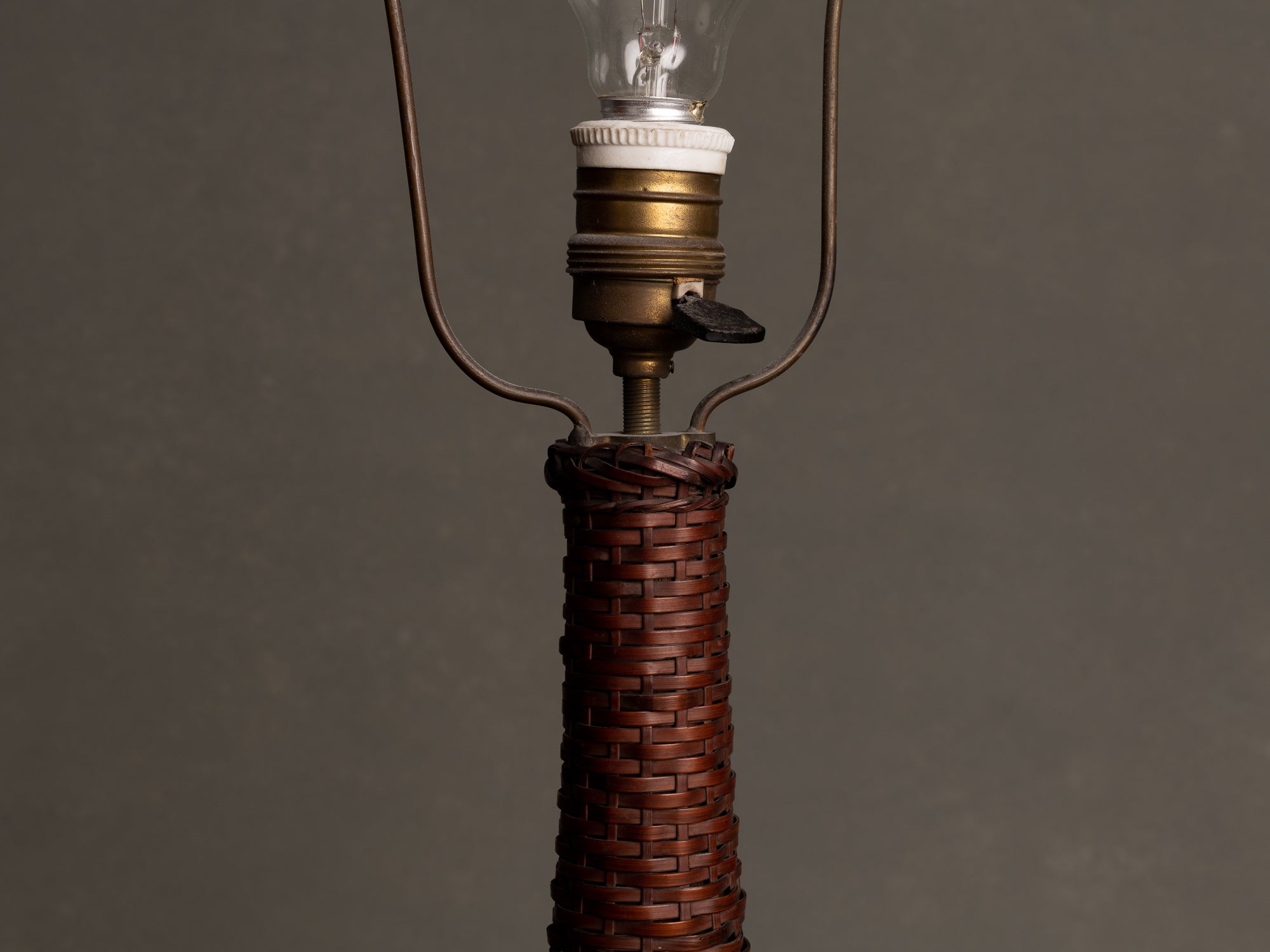 Rare lampe en vannerie de bambou nippone, Japon (fin Ère meiji / ère Taishō)..Rare lamp in Japanese bamboo basketry wickerwork, Japan (late Meiji era / Taishō era)